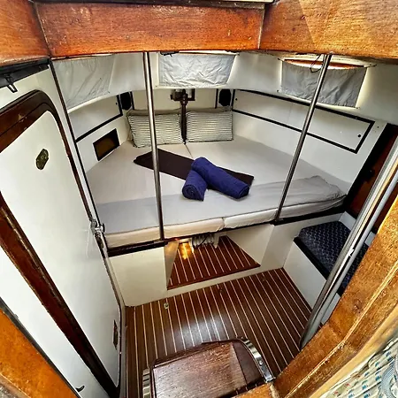 Botel Sailboat Barcelona *