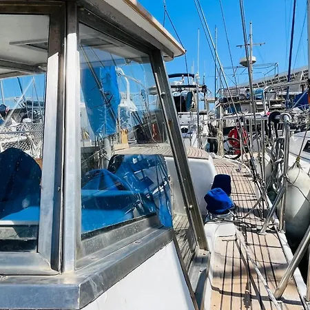 Botel Sailboat Barcelona *
